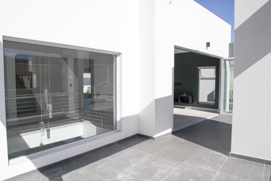 3 Bedroom Property for Sale in Calypso Beach Western Cape